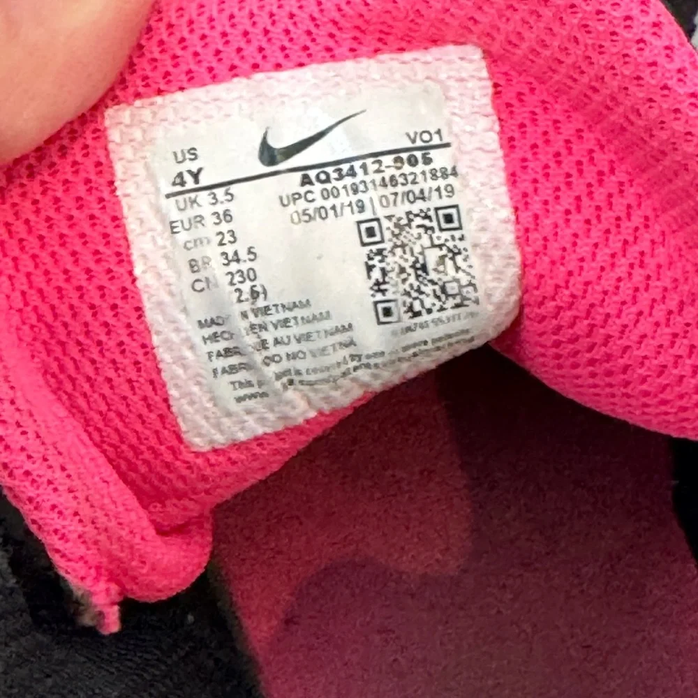 NIKE KYRIE FLYTRAP 2 GS 'BLACK HYPER PINK SIZE 4Y